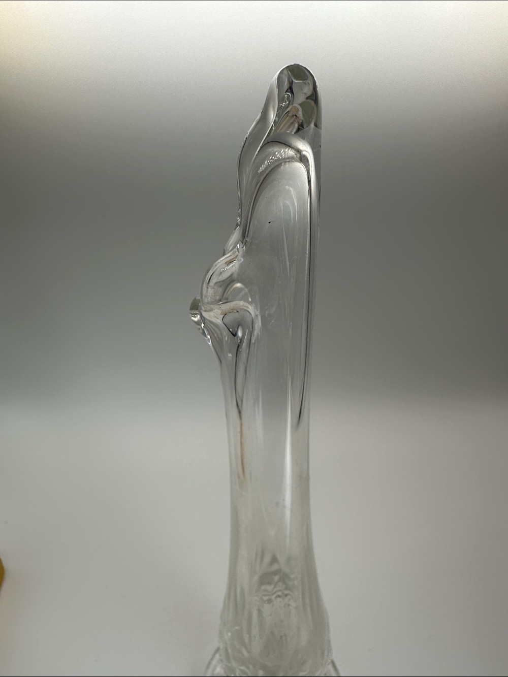 Clear footed swung bud vase mcm star pattern base (S) - Picture 4 of 8